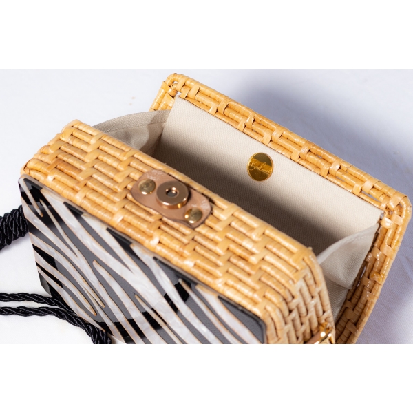 Bolsa Clutch Tigresa - Madrepérola Claro com preto