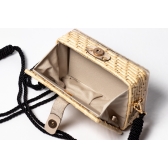 Bolsa Clutch Flor - Madrepérola Claro com Preto