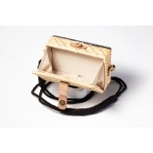 Bolsa Clutch Cavalo Marinho - Madrepérola Claro com Preto